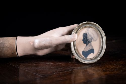 EARLY 19TH CENTURY GILDED SILHOUETTE PORTRAIT OF A LADY - ADDITIONAL PHOTO 3