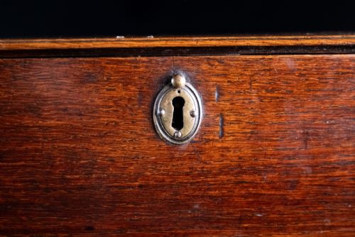 SMALL GEORGE III OAK BOX CHEST - ADDITIONAL PHOTO 1