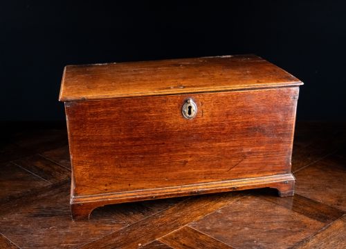 SMALL GEORGE III OAK BOX CHEST - ADDITIONAL PHOTO 2