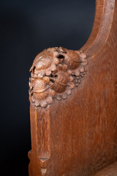 19TH CENTURY GOLDEN OAK FOLIATE CHURCH PEW SETTLE - ADDITIONAL PHOTO 4