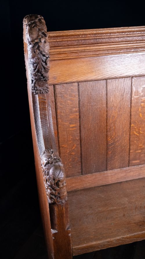 19TH CENTURY GOLDEN OAK FOLIATE CHURCH PEW SETTLE - ADDITIONAL PHOTO 7