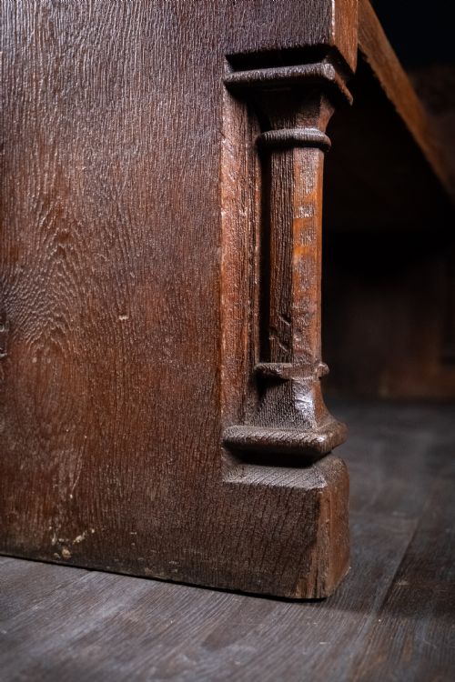 19TH CENTURY GOLDEN OAK FOLIATE CHURCH PEW SETTLE - ADDITIONAL PHOTO 16