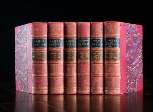 1872 QUEENS OF ENGLAND BY AGNES STRICKLAND SIX VOLUME BOOK SET - ADDITIONAL PHOTO 1