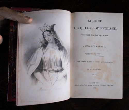 1872 QUEENS OF ENGLAND BY AGNES STRICKLAND SIX VOLUME BOOK SET - ADDITIONAL PHOTO 8