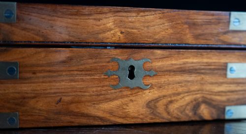19TH CENTURY BRASS MOUNTED ROSEWOOD CAMPAIGN DRESSING BOX - ADDITIONAL PHOTO 5