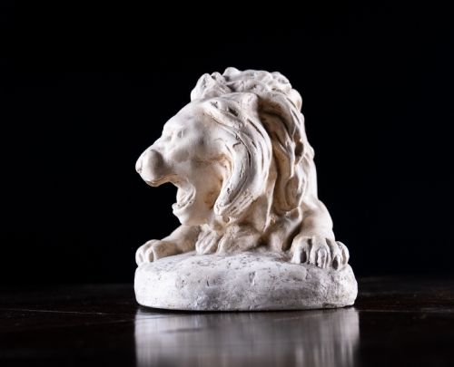 LARGE PLASTER PROWLING LION SCULPTURE - ADDITIONAL PHOTO 4