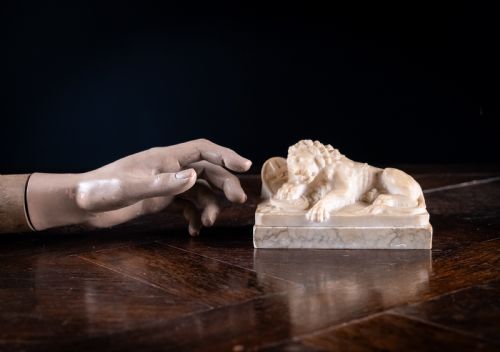 19TH CENTURY ALABASTER MARBLE LION OF LUCERNE - ADDITIONAL PHOTO 9