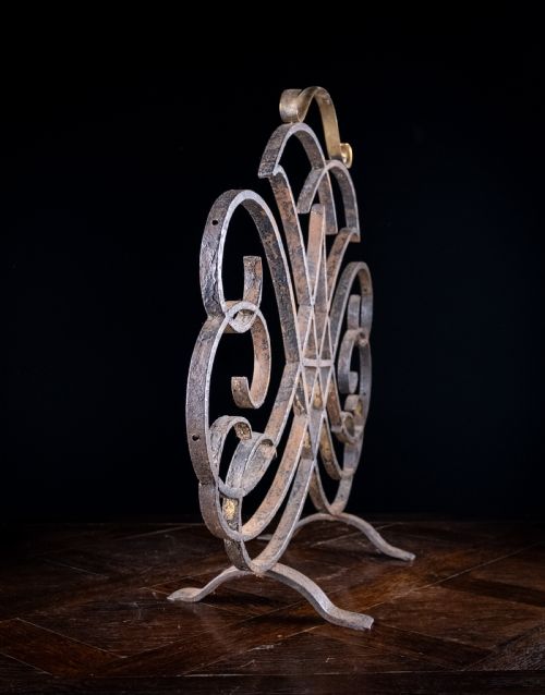 VICTORIA ALBERT MUSEUM WROUGHT IRON FIRE SCREEN - ADDITIONAL PHOTO 3