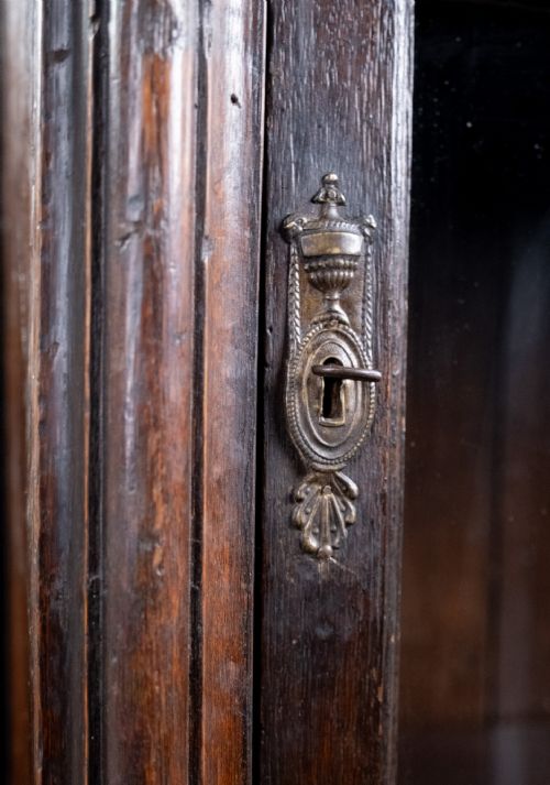 WILLIAM MARY OAK GLAZED BOOKCASE ON STAND C1680 - ADDITIONAL PHOTO 5