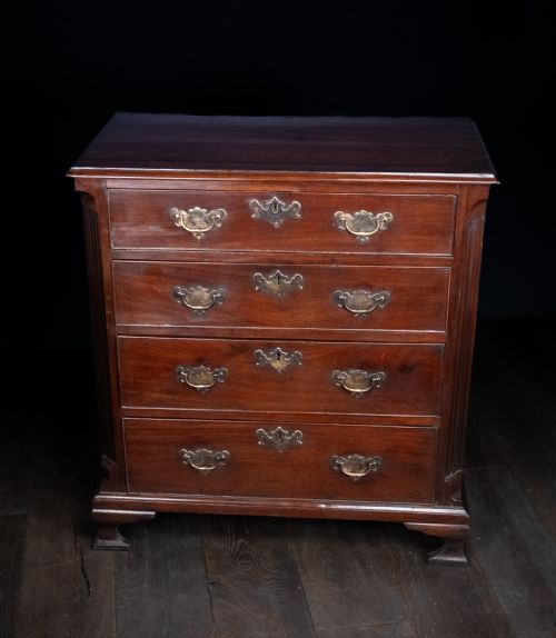 GEORGE III MAHOGANY CHEST OF DRAWERS - ADDITIONAL PHOTO 6