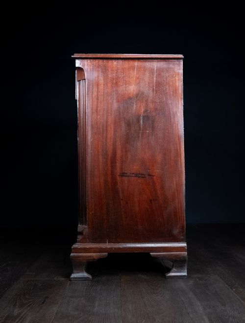 GEORGE III MAHOGANY CHEST OF DRAWERS - ADDITIONAL PHOTO 10