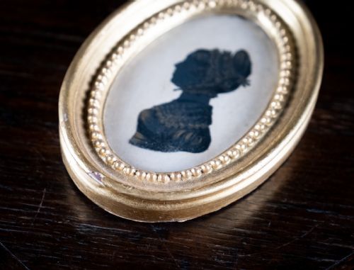 EARLY 19TH CENTURY GILDED SILHOUETTE PORTRAIT OF A LADY - ADDITIONAL PHOTO 3