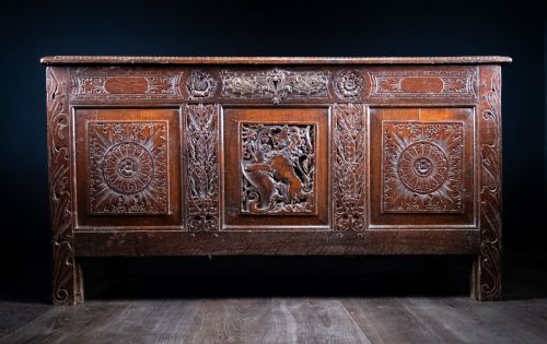 17TH CENTURY CARVED OAK COFFER - ADDITIONAL PHOTO 7