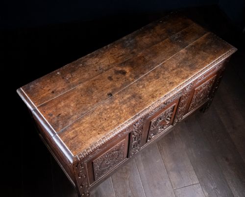 17TH CENTURY CARVED OAK COFFER - ADDITIONAL PHOTO 9