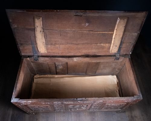17TH CENTURY CARVED OAK COFFER - ADDITIONAL PHOTO 15