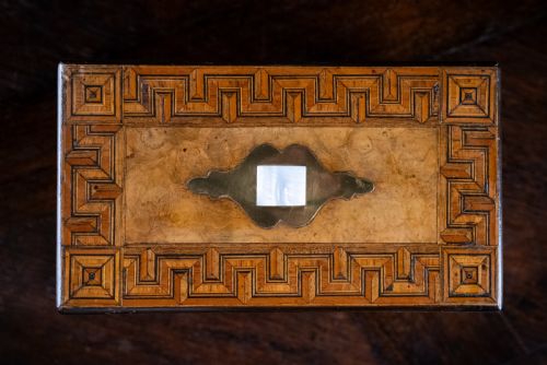 WALNUT PARQUETRY BRASS MOTHER OF PEARL INLAID TEA CADDY C1880 - ADDITIONAL PHOTO 4