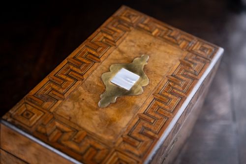 WALNUT PARQUETRY BRASS MOTHER OF PEARL INLAID TEA CADDY C1880 - ADDITIONAL PHOTO 17