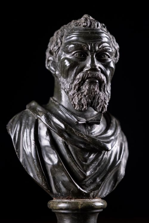 19TH CENTURY SERPENTINE BUST OF MICHELANGELO - ADDITIONAL PHOTO 1