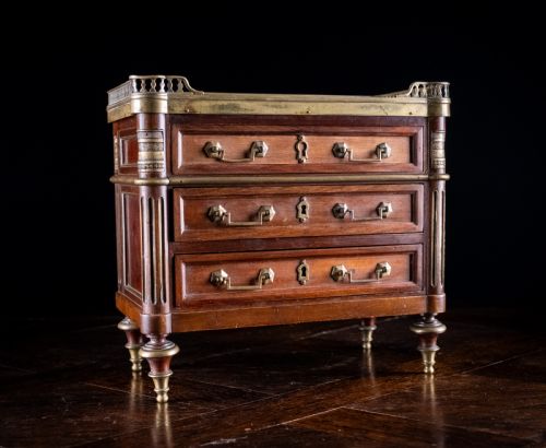MINIATURE LOUIS XVI MAHOGANY BRONZE MARBLE COMMODE - ADDITIONAL PHOTO 4