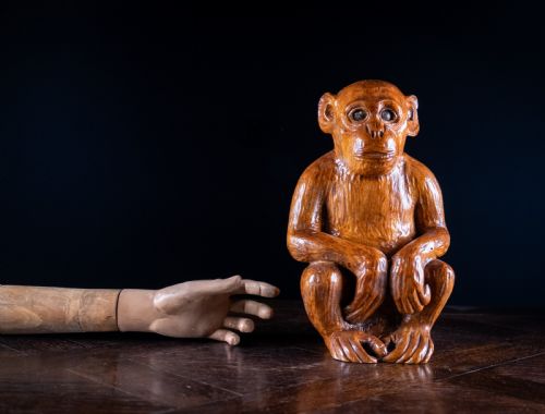 LARGE EARLY 20TH CENTURY CARVED CHINESE MONKEY - ADDITIONAL PHOTO 1