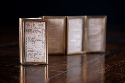 1878 MINIATURE LONDON ALMANAC IN SIXFOLD BRASS GLAZED TRAVELLING MOUNT - ADDITIONAL PHOTO 10