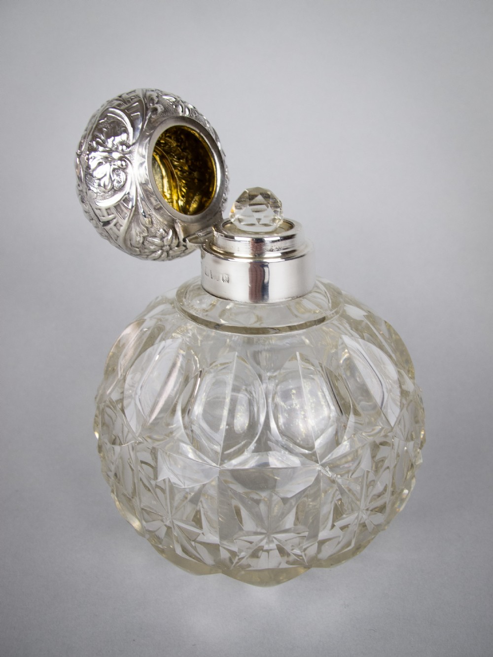 Large Sterling Silver & Cut Glass Scent Bottle by William Hutton & Sons, Birmingham, 1902.