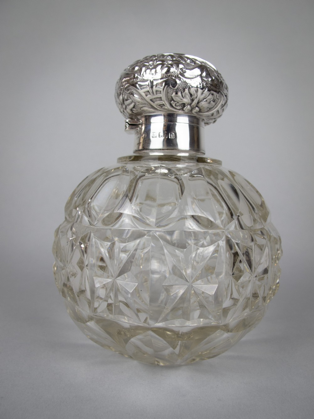 Large Sterling Silver & Cut Glass Scent Bottle by William Hutton & Sons, Birmingham, 1902. View II
