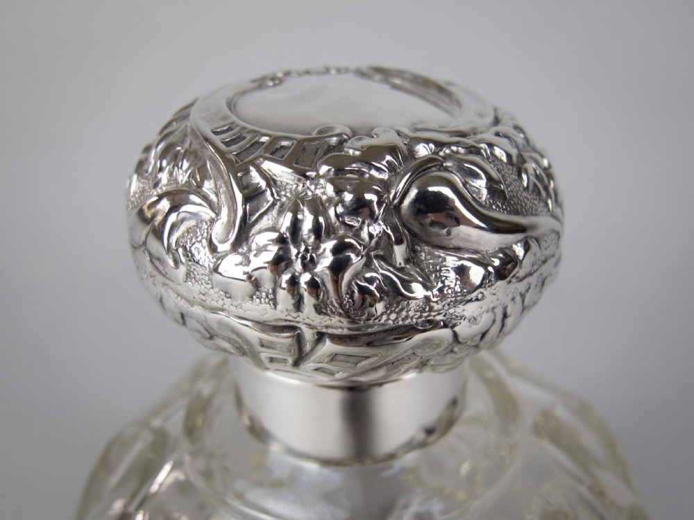 Large Sterling Silver & Cut Glass Scent Bottle by William Hutton & Sons, Birmingham, 1902. View IV