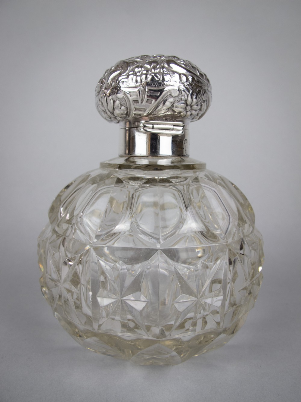 Large Sterling Silver & Cut Glass Scent Bottle by William Hutton & Sons, Birmingham, 1902. View V