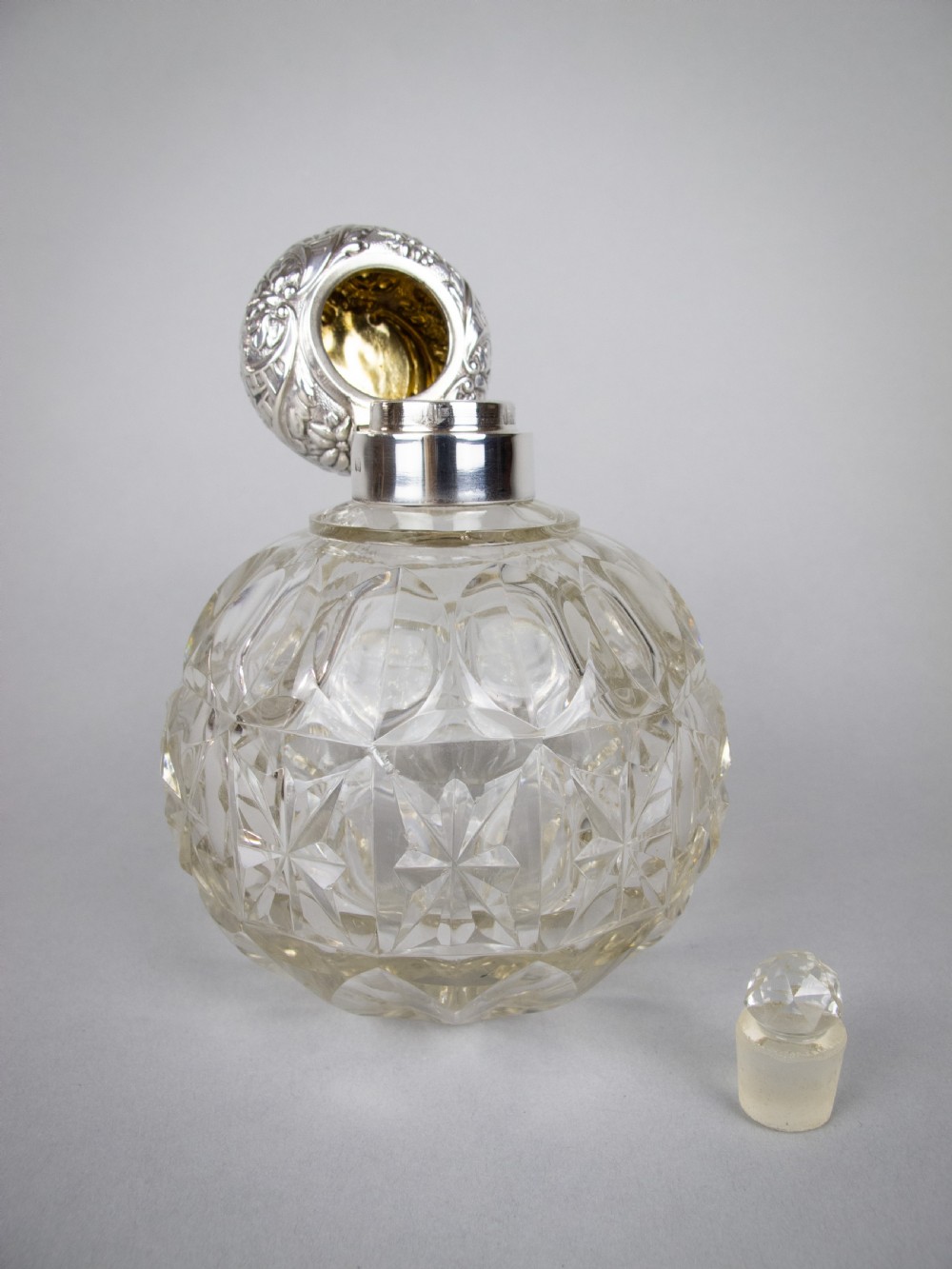 Large Sterling Silver & Cut Glass Scent Bottle by William Hutton & Sons, Birmingham, 1902. View VIII