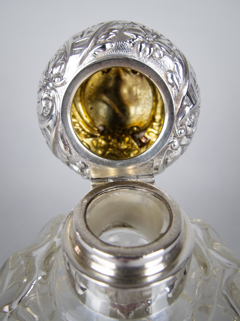Large Sterling Silver & Cut Glass Scent Bottle by William Hutton & Sons, Birmingham, 1902. View IX