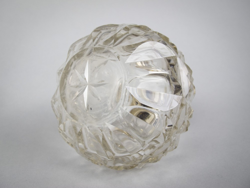 Large Sterling Silver & Cut Glass Scent Bottle by William Hutton & Sons, Birmingham, 1902. View X