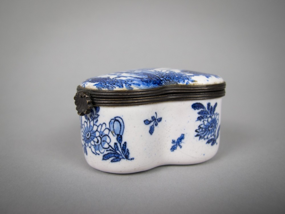 18th Century Delft Trefoil Hinged Lid Trinket Box - Adriaen Pynacker Design. View II