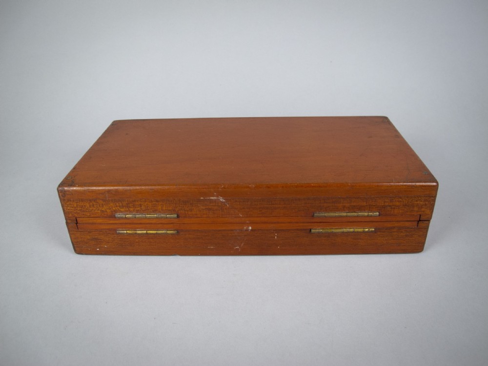 19th Century Victorian Mahogany Folding Travelling Chess Set (Complete), c.1890 View IV