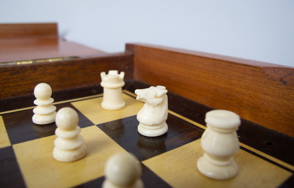 19th Century Victorian Mahogany Folding Travelling Chess Set (Complete), c.1890 View VIII