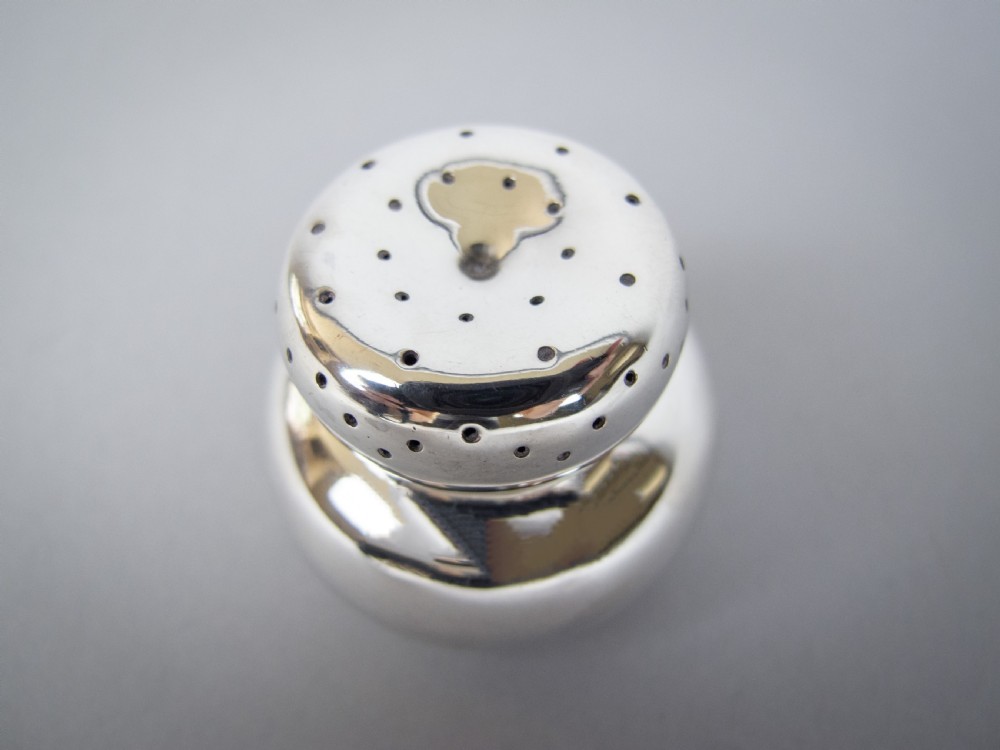 Miniature Silver 'Cottage Loaf' Salt Shaker by Cornelius Desormeaux Saunders, 1903. View III