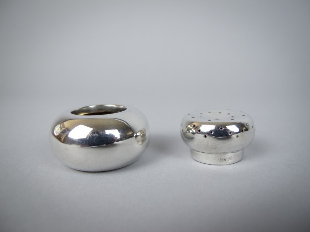 Miniature Silver 'Cottage Loaf' Salt Shaker by Cornelius Desormeaux Saunders, 1903. View IV