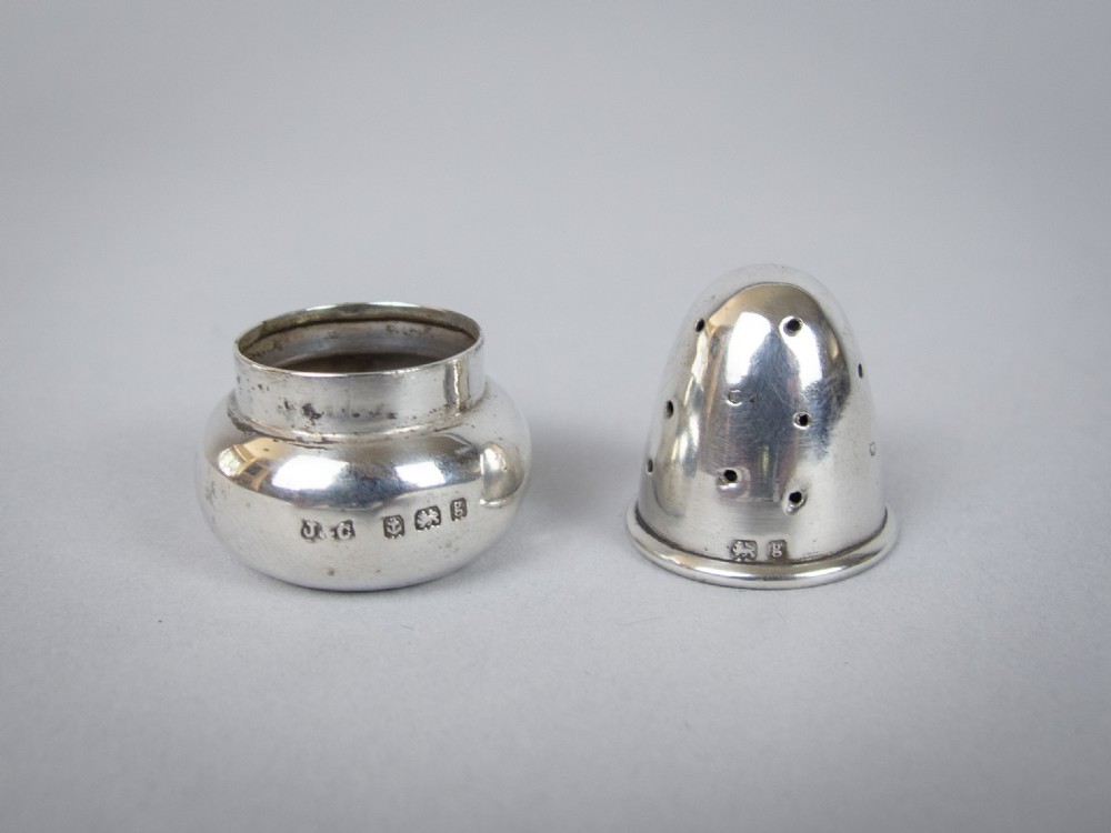 Miniature Silver Acorn Salt Shaker by Jones & Crompton, Birmingham, 1906 View IV