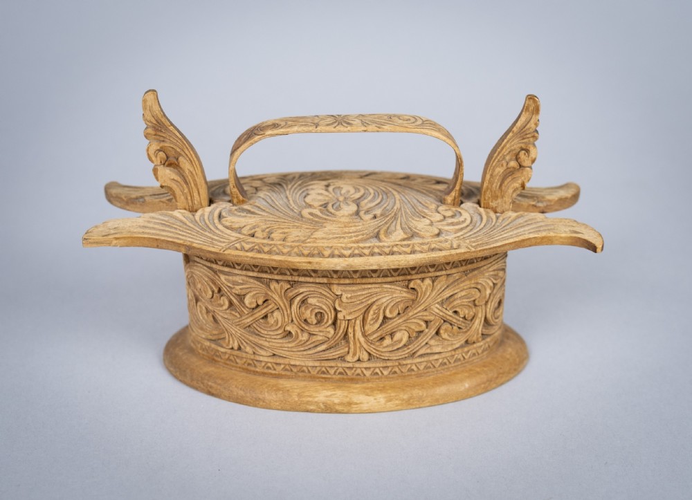 Intricate Norwegian Small Oval Tine Box, c.1920.