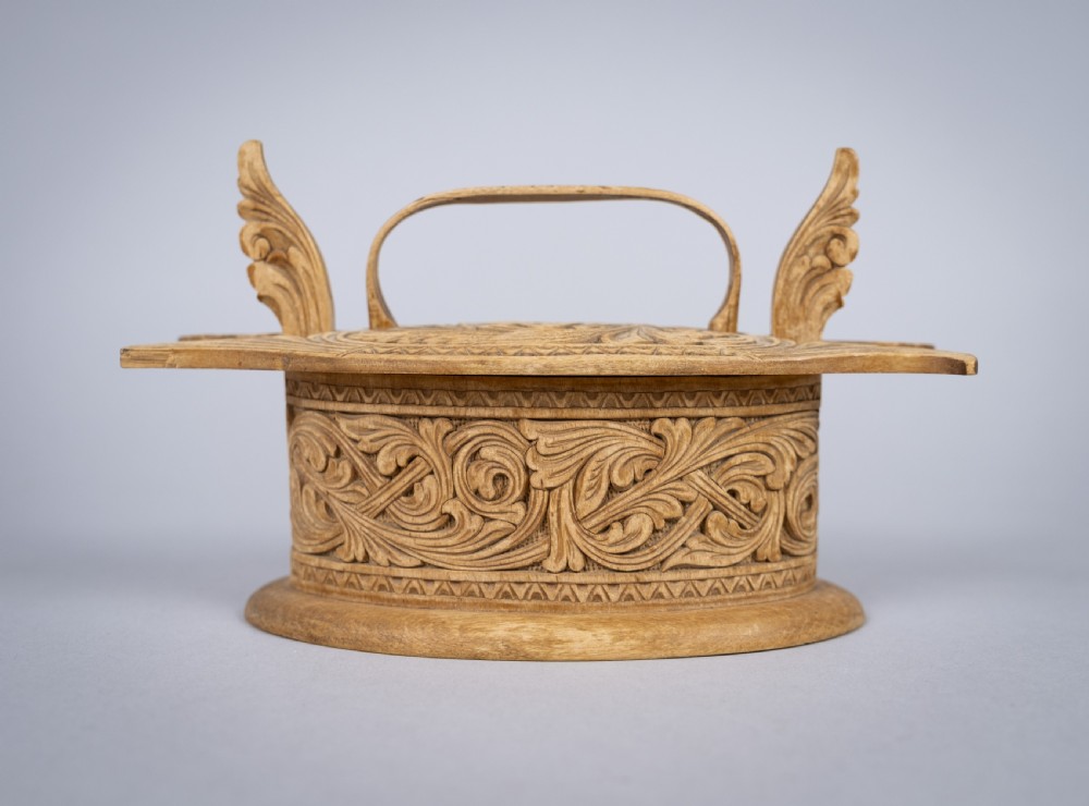 Intricate Norwegian Small Oval Tine Box, c.1920. View II