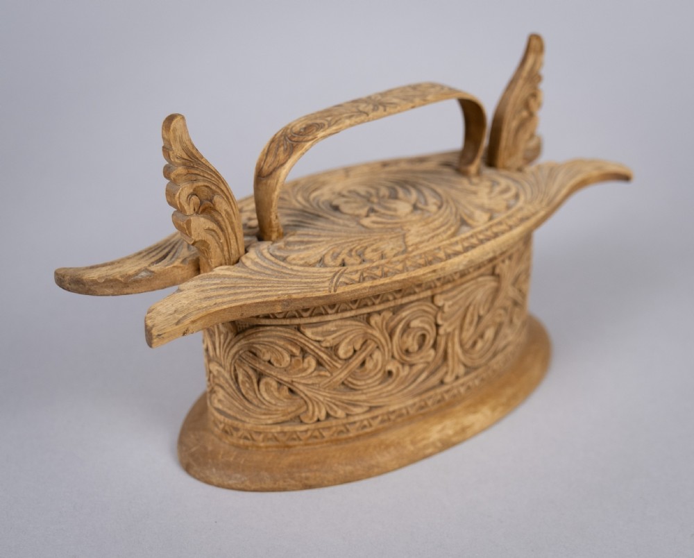 Intricate Norwegian Small Oval Tine Box, c.1920. View IV