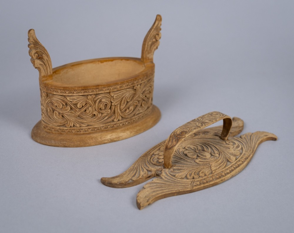 Intricate Norwegian Small Oval Tine Box, c.1920. View VI