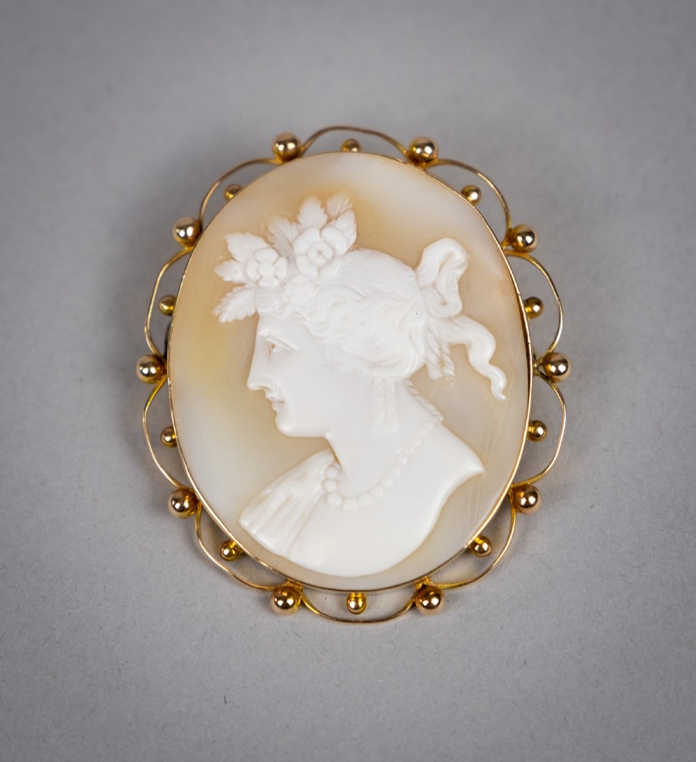 Early 20th Century 15 Carat Cameo Brooch, c.1930s.
