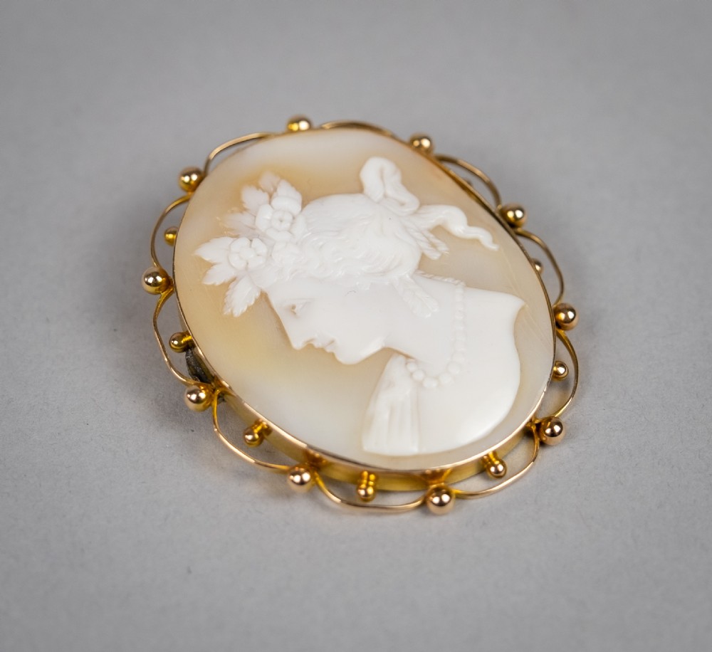 Early 20th Century 15 Carat Cameo Brooch, c.1930s. View II