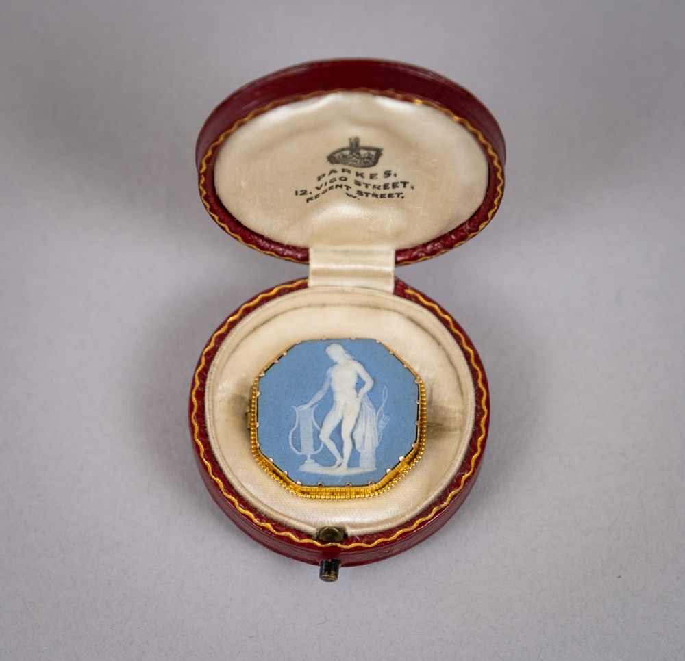 Georgian Wedgwood Blue Jasparware 9 Carat Gold Mounted Brooch In Case.