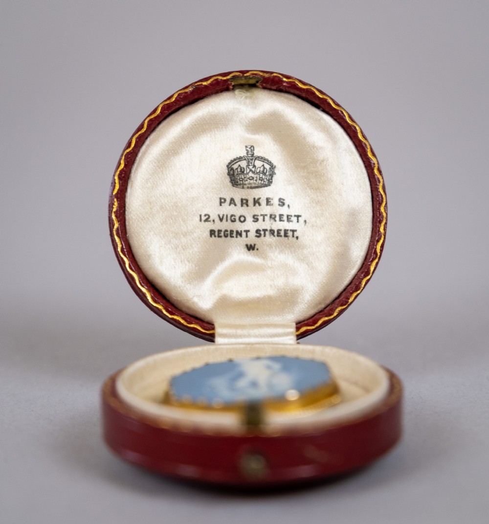 Georgian Wedgwood Blue Jasparware 9 Carat Gold Mounted Brooch In Case. View IV
