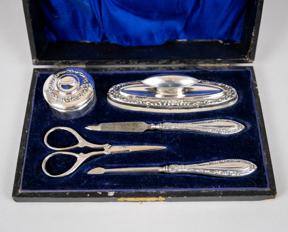 Sterling Silver Manicure Set by William Devenport, Birmingham, 1915. View II