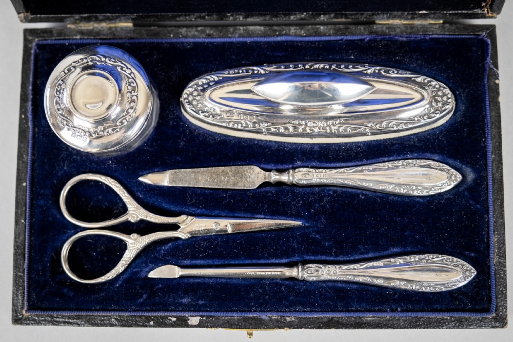 Sterling Silver Manicure Set by William Devenport, Birmingham, 1915. View III