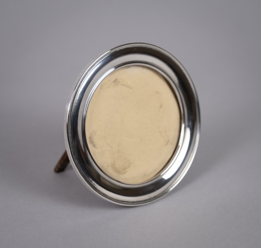 Sterling Silver Art Deco Circular Frame by Baldwin & Marriott, 1921.
