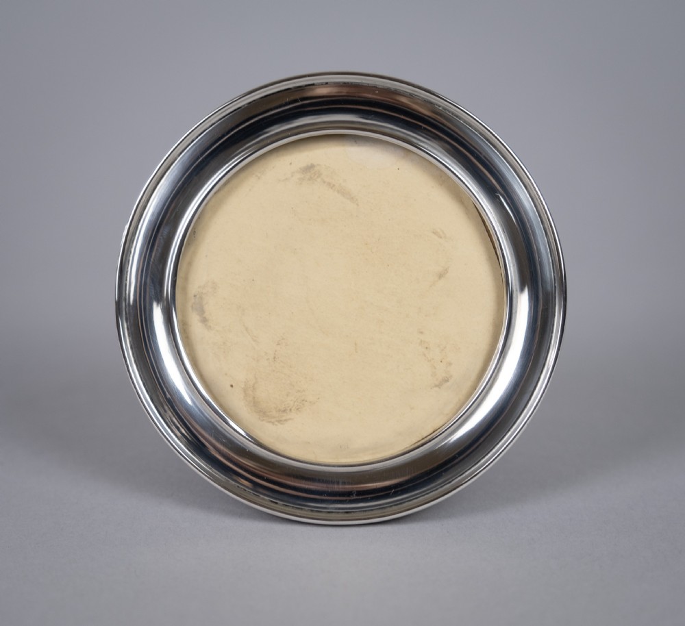 Sterling Silver Art Deco Circular Frame by Baldwin & Marriott, 1921. View III